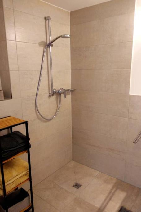 Pearl Studio Apart - King Bed - Netflix - Projector - Fast Wi-Fi ترير المظهر الخارجي الصورة